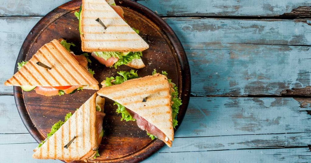 piatto con tramezzini