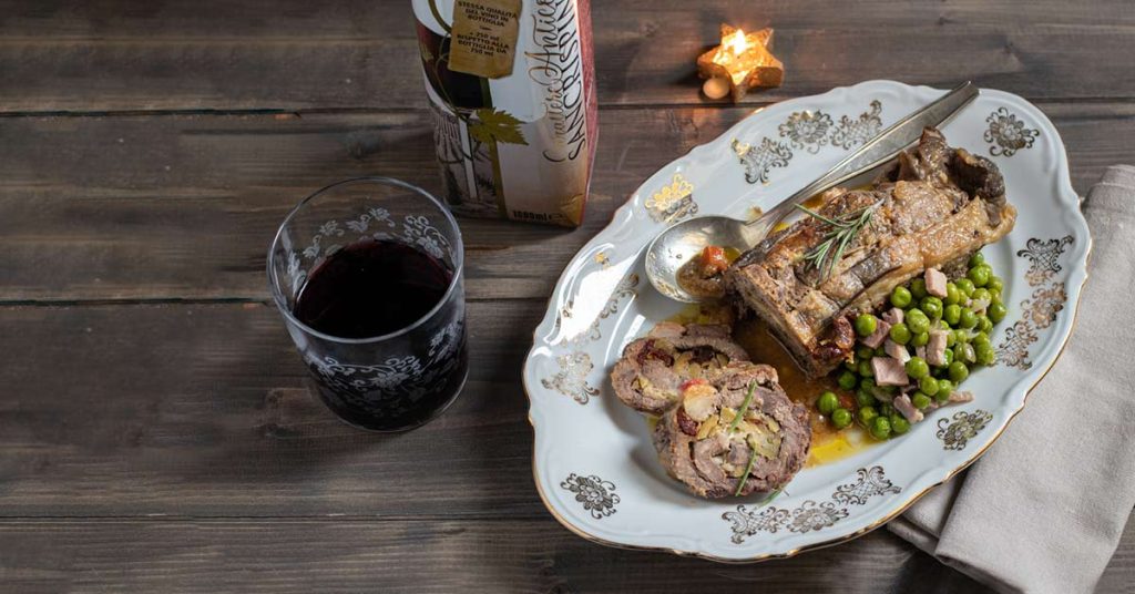 Ricetta di Natale: rotolo di tacchino con olive, pomodorini, formaggio e piselli